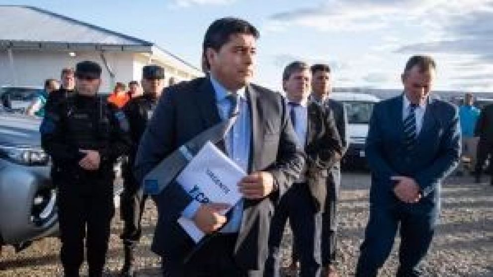 El gobernador de Santa Cruz señaló que es una situación muy preocupante tanto Represas como YCRT. "Nosotros desde el Gobierno Provincial entendemos que tienen que continuar, Represas es clave para el desarrollo de industrial que proponemos para la provin