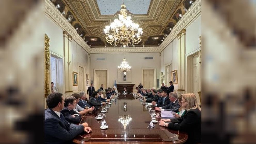 Reunión de Posse y Francos con las provincias por un acuerdo fiscal