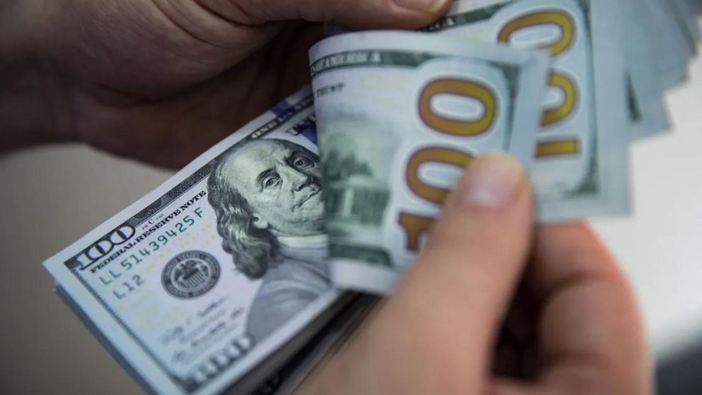 Dólar oficial: a cuanto cotizará en abril.
