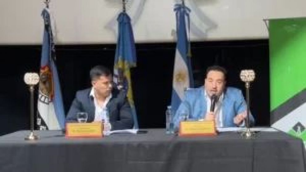 El intendente, en su discurso inaugural, recordó que "gran parte de la ciudad vive de la empresa" y están en conversaciones por eso. Habló de la relación con Claudio Vidal y el trabajo conjunto "para llegar con los servicios a todos los barrios que falta