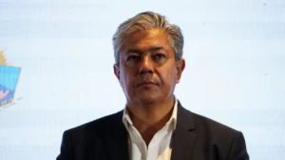 Durante la conferencia de prensa realizada tras el encuentro de los gobernadores patagónicos, el gobernador de Neuquén dijo en diálogo con La Opinión Austral que no hay que "achicar la economía sino fomentar el bienestar de nuestra gente". La forma de ap