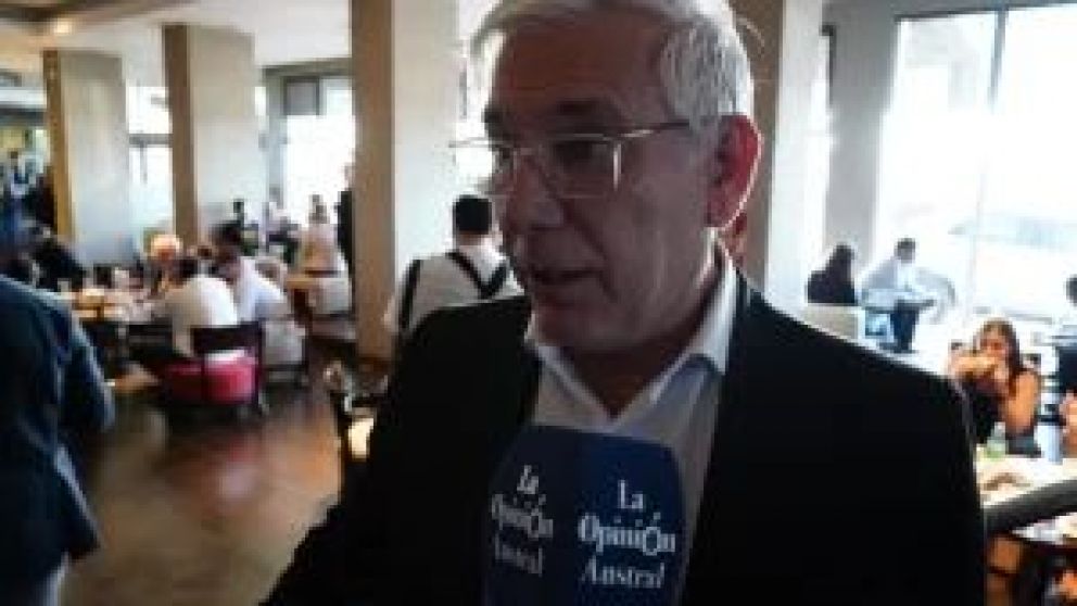 Tras la conferencia de prensa de los Gobernadores en Puerto Madryn, el ministro de Trabajo de Santa Cruz señaló que se trata de un "día histórico" y que lo pactado "es una defensa en conjunto de los gobernadores patagónicos para cumplir con la demanda de