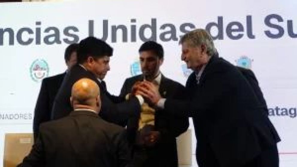 Ignacio Torres de Chubut; Claudio Vidal de Santa Cruz; Alberto Weretilneck de R�o Negro; Rolando Figueroa de Neuqu�n; Gustavo Melella de Tierra del Fuego; y Sergio Ziliotto de La Pampa brindaron una conferencia de prensa para dar lectura a las conclusione