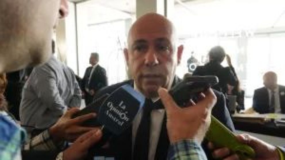 El intendente de Puerto Madryn cuestionó la falta de federalismo del Gobierno nacional y se mostró preocupado por el freno de la obra pública en su ciudad, que es la segunda en crecimiento demográfico de todo el país.