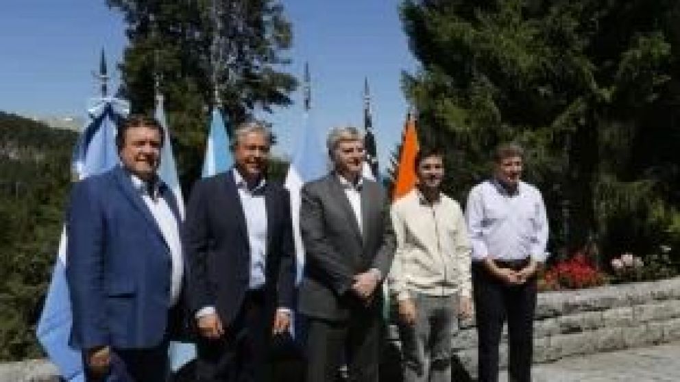 Este jueves 7 de marzo los gobernadores de la Patagonia se reunirán en la ciudad chubutense. Según anticiparon, podrían anunciar la creación de una empresa de energía patagónica. Se espera un total de 30 legisladores de toda la región. Así será la agenda