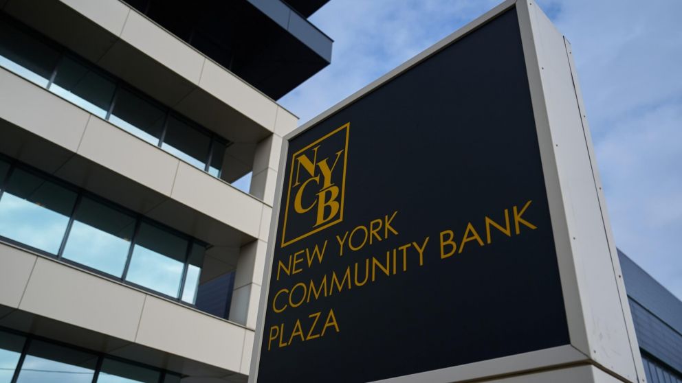 El NY Community Bancorp (NYCB) absorbió hace un año al Signature Bank