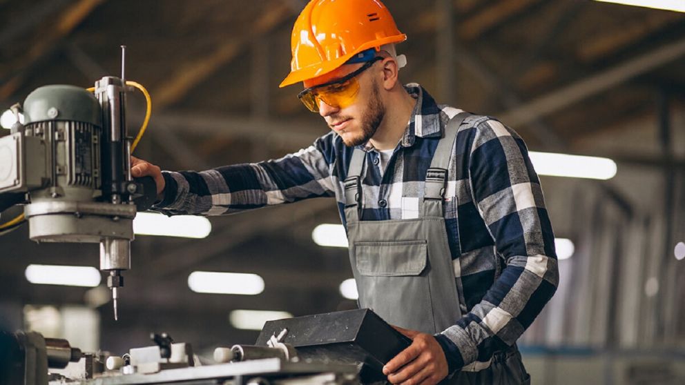 Recesión: la industria y la construcción profundizaron el desplome