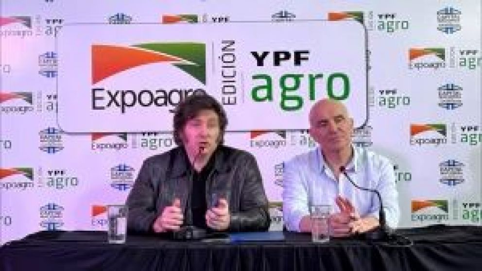El Presidente encabezó este mediodía una conferencia de prensa en Expoagro 2024, la mayor muestra agroindustrial a cielo abierto de la región que se realiza en el predio ferial y autódromo de San Nicolás, Buenos Aires.