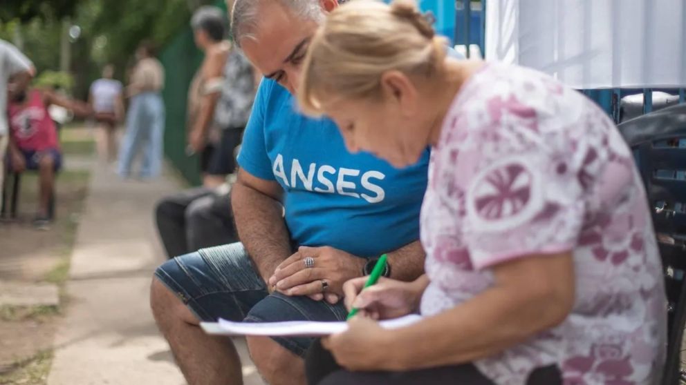 El proyeco propone modificar la ley actual de movilidad jubilatoria de Anses