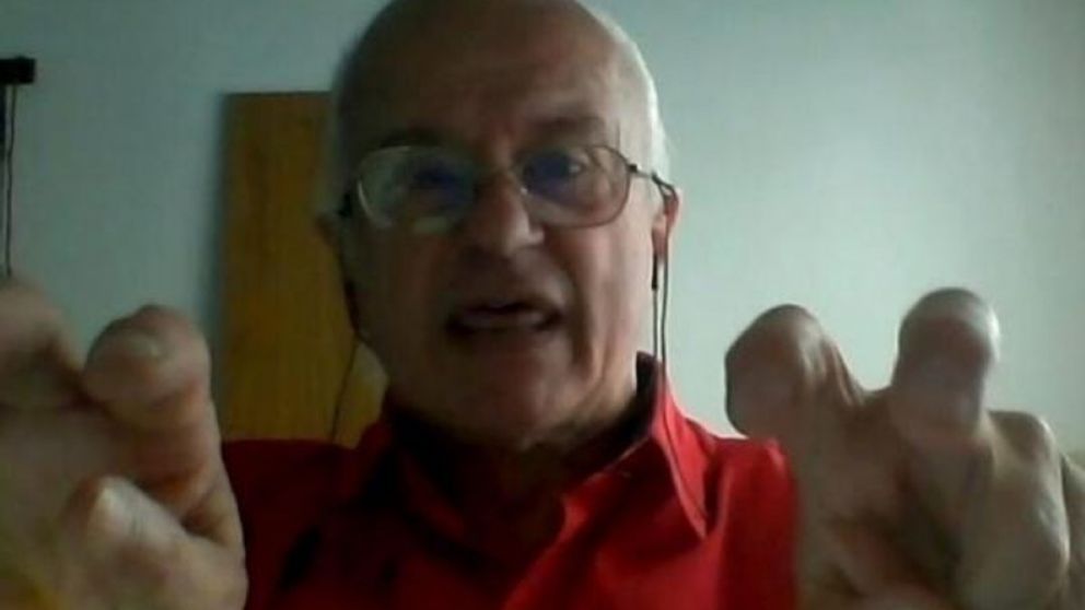 Al hablar de nietos recuperados, Paradellas hizo el típico gesto de las comillas, para relativizar el concepto