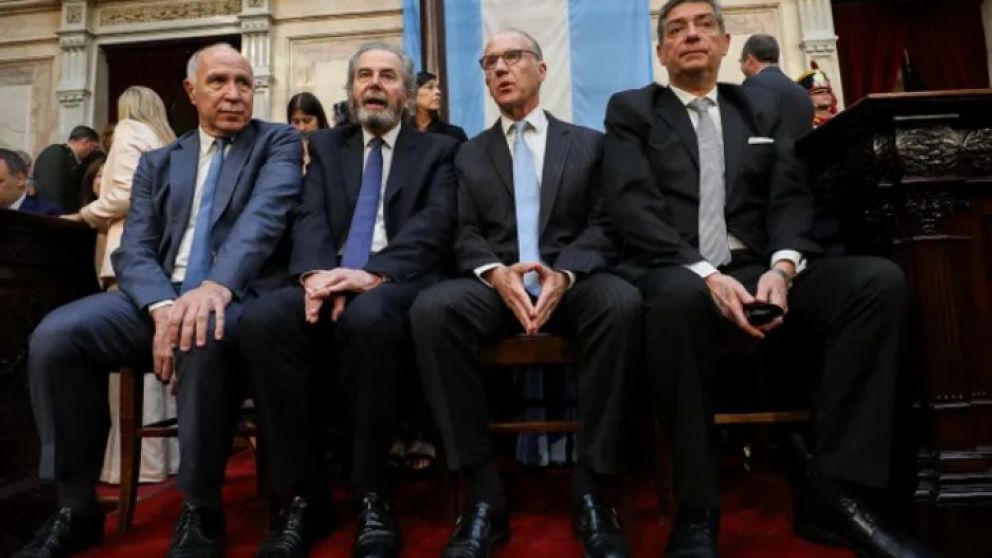Los ministros de la Corte Suprema estuvieron en la Asamblea Legislativa de inauguraci�n de sesiones