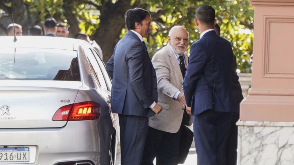 Barra define la estrategia de la Casa Rosada