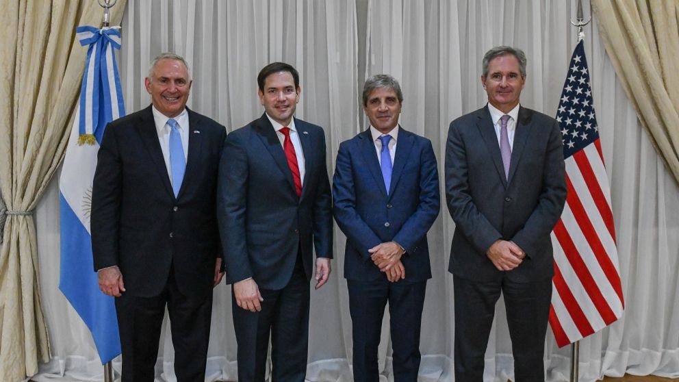 Caputo recibi� a funcionarios estadounidenses