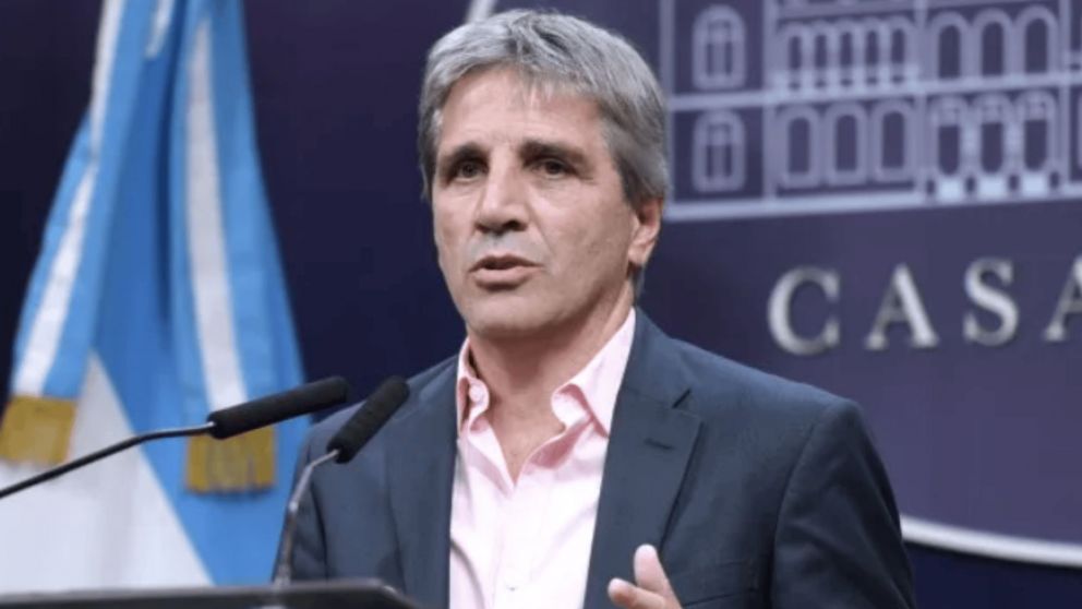 Caputo: "Las discrecionales son justamente la plata que usaba la Nación para darles a las provincias para hacer política"