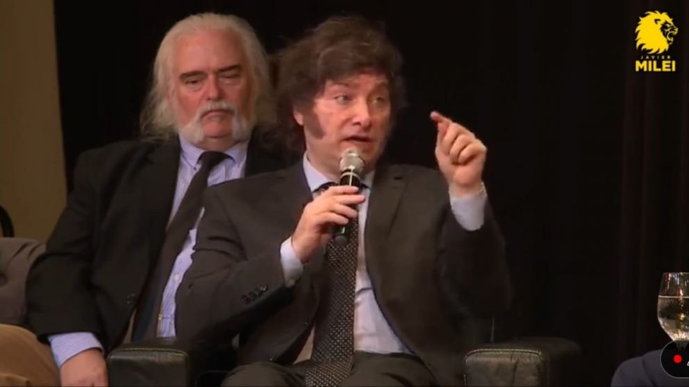 Milei durante la charla organizada por la Fundación Club de la Libertad