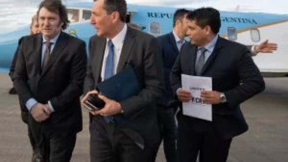 Desde Luz y Fuerza se destacó el rol del gobernador Claudio Vidal para facilitar el diálogo entre los gremios y la Intervención, las bases analizarán hoy si la propuesta se acepta. La llegada de Thierry Decoud prevé un encuentro con el Gobernador y recor