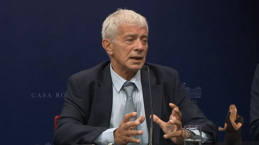 El ministro quiso dejar el cargo el a�o pasado pero fue retenido por Milei