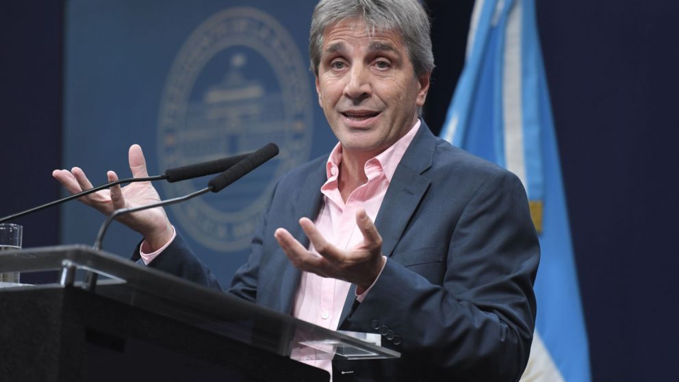 El giro en la ley ómnibus disparó las dudas por la meta fiscal