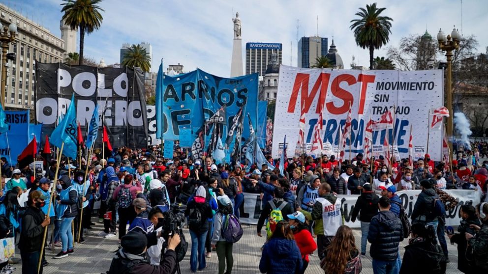 Sin respuestas del Gobierno nacional, se recalienta el clima social.