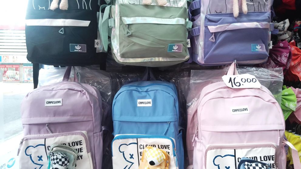 En Once, las mochilas escolares reforzadas promedian los $16.000