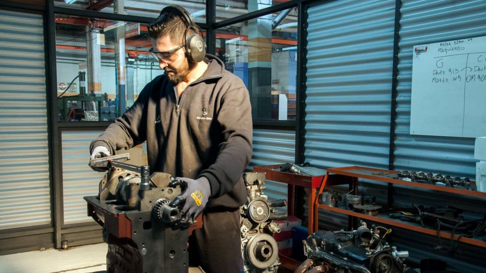 La actividad industrial bajó 1,8% en el 2023 y la construcción, el 3%