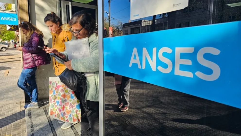 Todos estos grupos de Anses accederán al primer aumento del año en marzo 2024