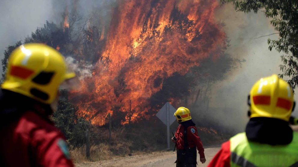 Incendios forestales en Chile causan 56 muertos