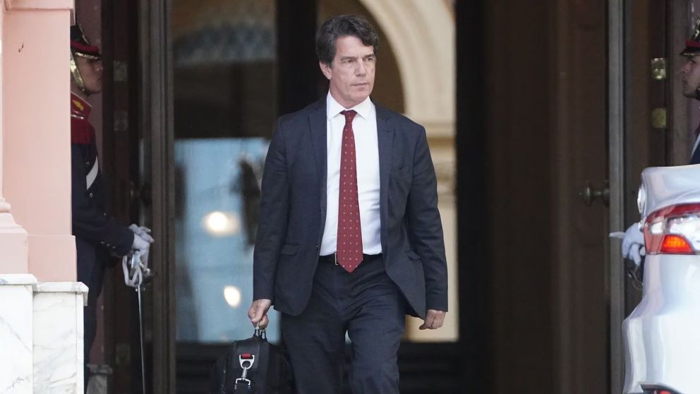 El jefe de Gabinete, Nicolás Posse, tendrá a su cargo la administración y control de los medios públicos
