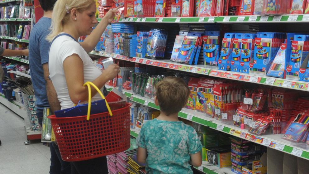 Vuelta al cole: la canasta escolar básica cotiza cuatro veces más que a principios del 2023