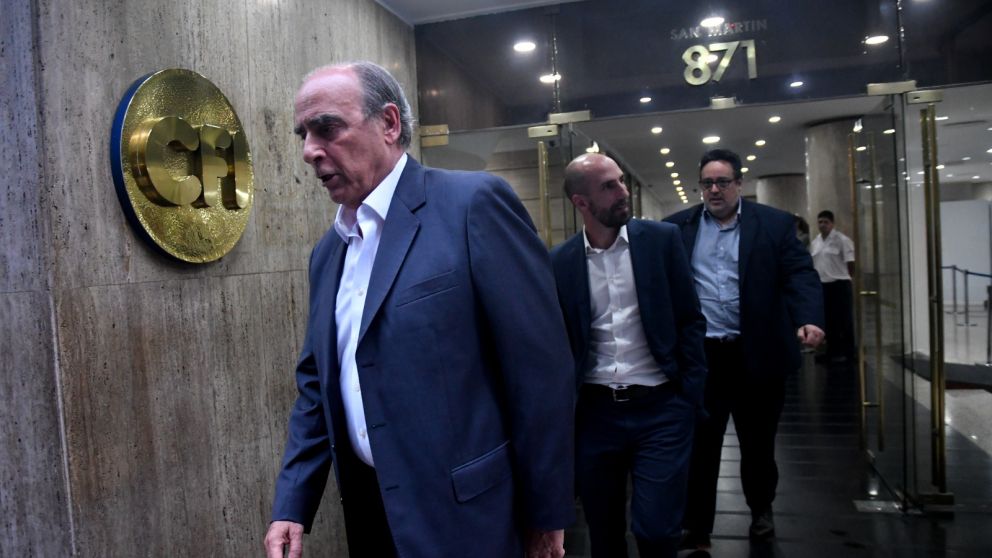 Coparticipación del impuesto PAIS sobre el dólar se discutirá más adelante