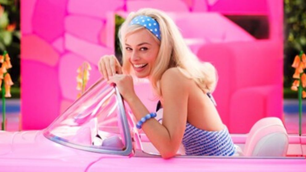 Margot Robbie en la primera foto promocional de la película "Barbie"