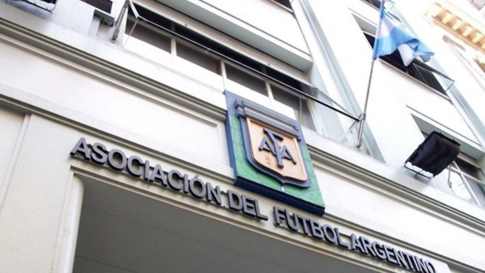 La Justicia suspendió los artículos del DNU sobre la privatización de clubes de fútbol