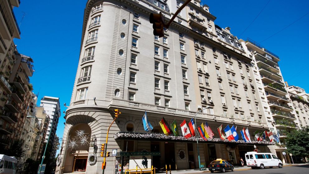 Se venden dos departamentos de 14 y 15 metros cuadrados en la misma cuadra del Alvear Hotel