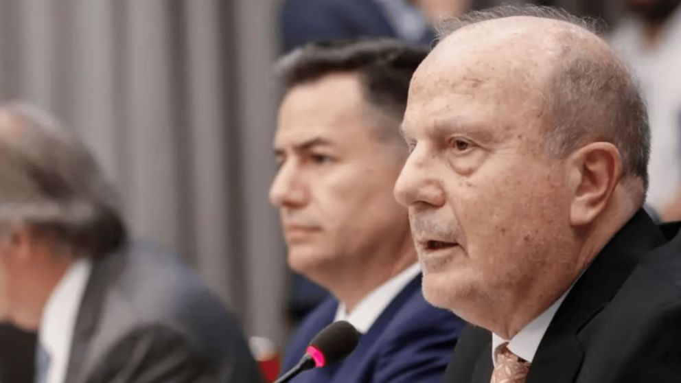 El ministro saliente, Guillermo Ferraro