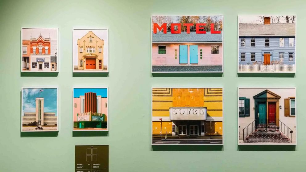 Una muestra reúne la fascinación por los paisajes de Wes Anderson