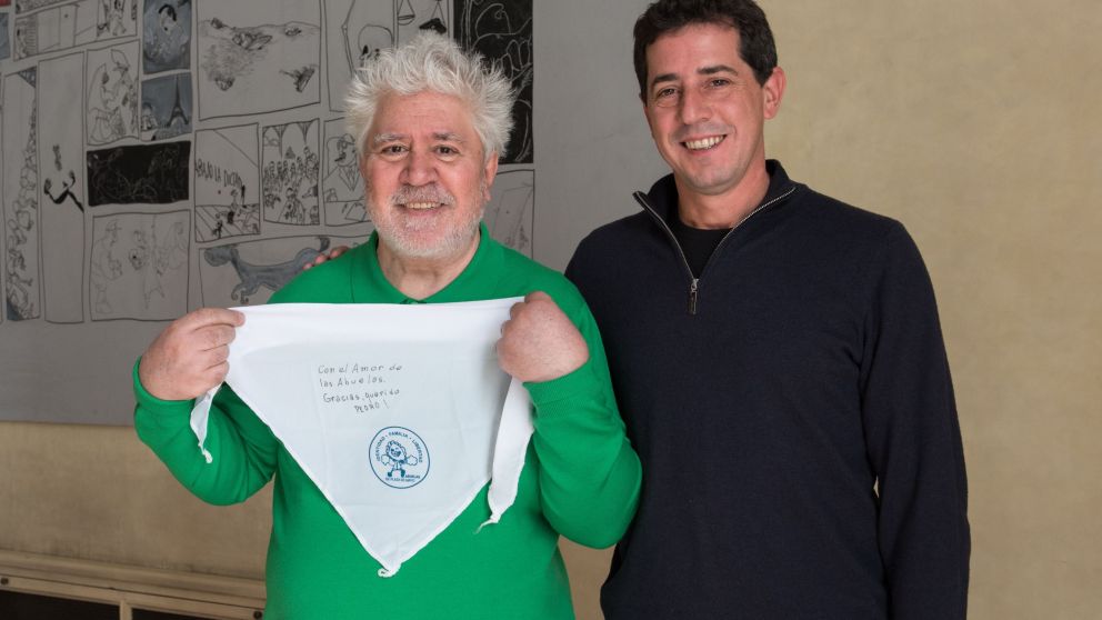 El ministro del Interior con el cineasta Pedro Almod�var 
