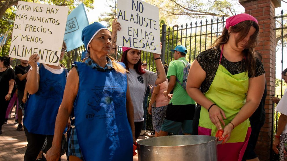 Barrios de Pie adelantó la protesta con vigilia y olla popular en Olivos