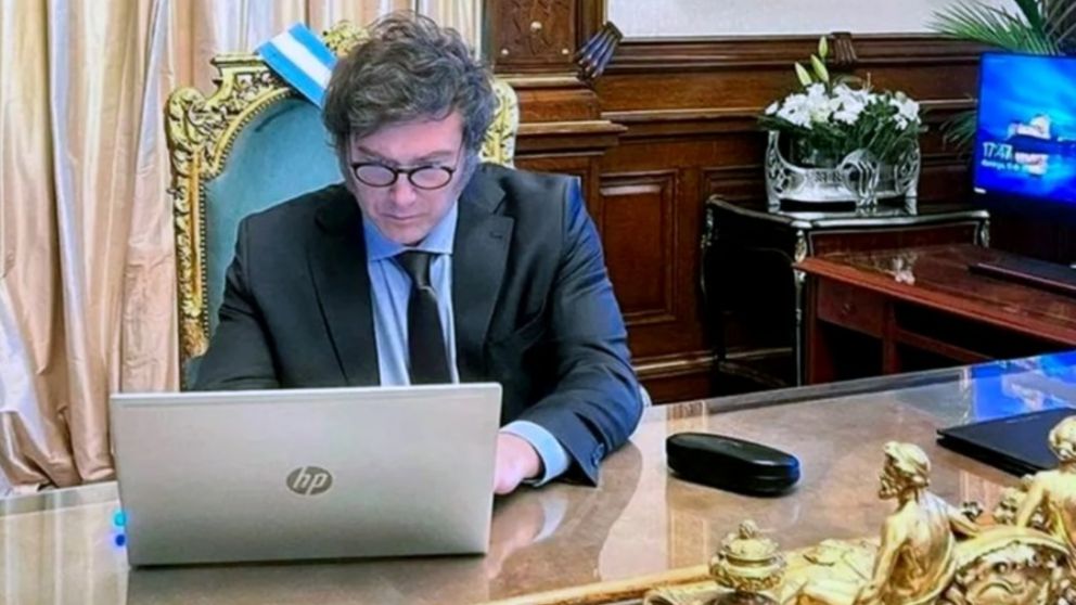 Javier Milei enviará este martes un proyecto para restituir el Impuesto a las Ganancias.