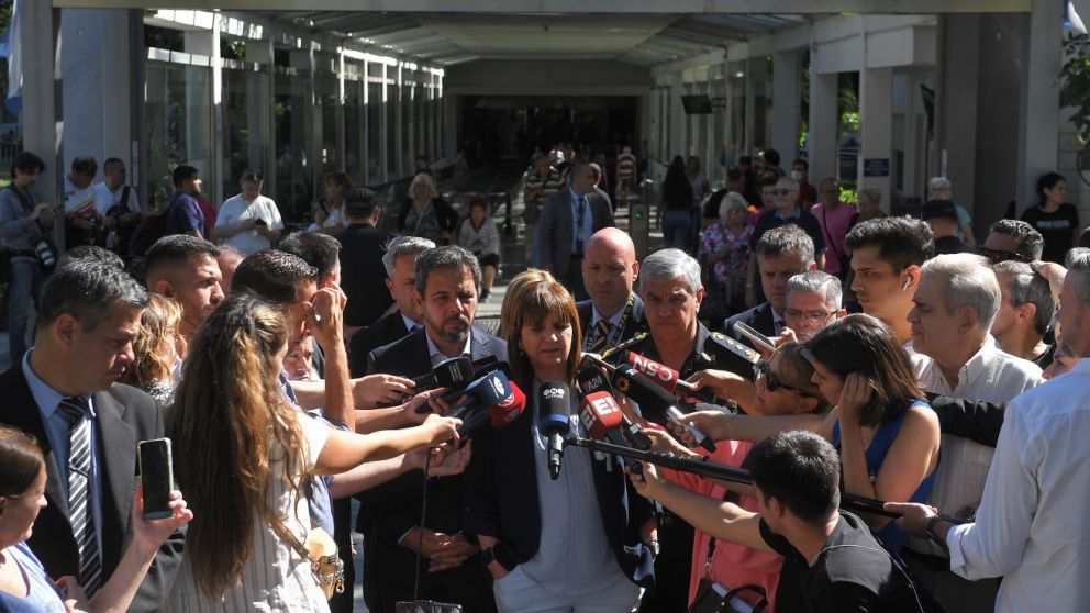 Patricia Bullrich fue a visitar a los padres de la nena asesinada en Lomas de Zamora