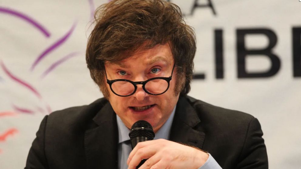 "O financiamos películas que no mira nadie o damos de comer a la gente", dijo Milei