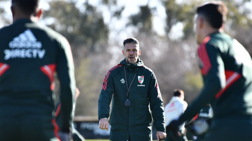 Demichelis espera la vuelta de los seleccionados para definir el equipo ante Instituto