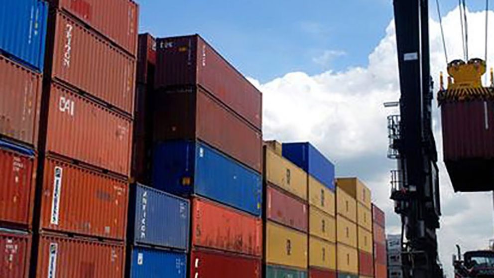 La balanza comercial tuvo en diciembre 2023 el mayor superávit en un año