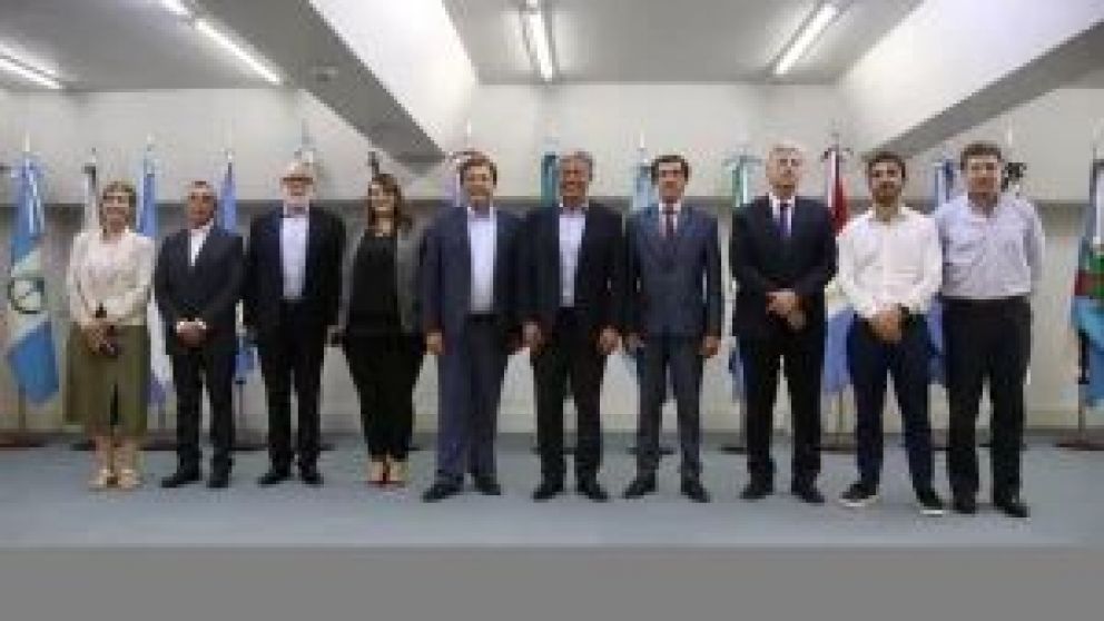 A través de un informe elevado a Nación, rechazaron del Proyecto de Ley todos "aquellos artículos que impliquen o puedan interpretarse como un menoscabo o limitación a las facultades de administración de las Provincias hidrocarburíferas". El ministro de