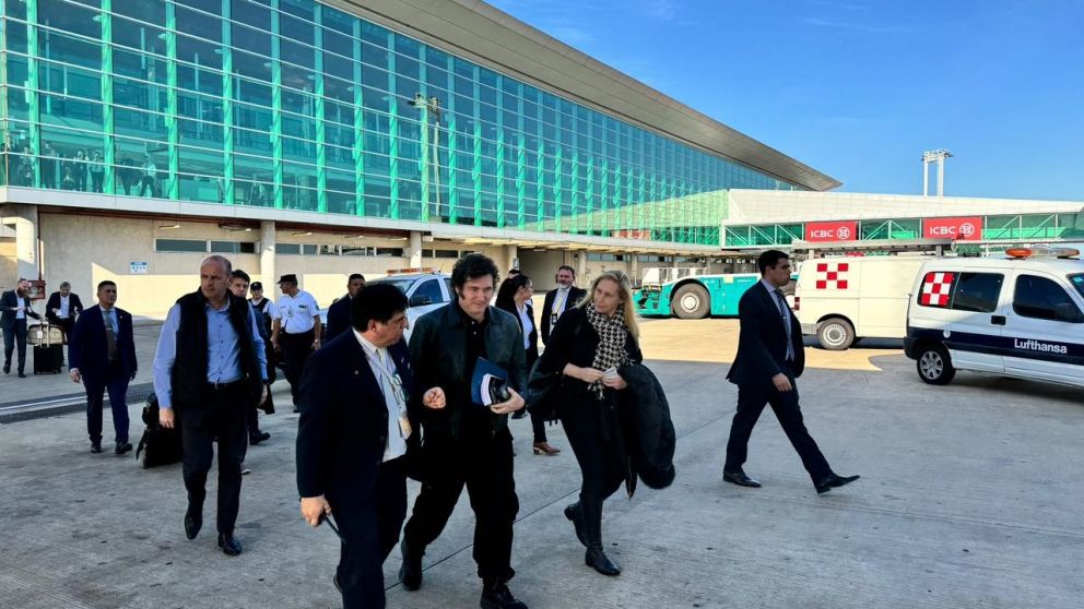 Milei parti� hacia Suiza con una reducida comitiva