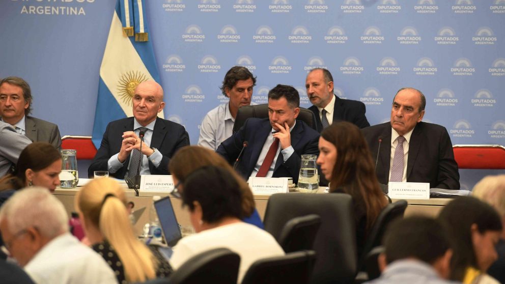 Milei apura al Congreso, al comienzo de una semana clave para el tratamiento de la Ley �mnibus