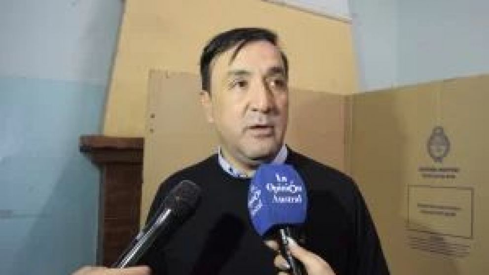 El intendente de Río Gallegos volvió a criticar el paquete de medidas que envío Javier Milei al Congreso e hizo hincapié en las modificaciones a la Ley de Hidrocarburos. "Limita a las empresas del estado en este mercado, Fomicruz dejará de ser prioridad"