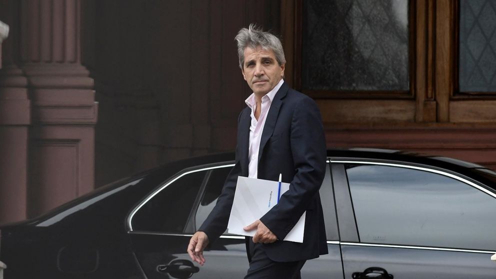 El Gobierno evalúa un histórico canje de deuda en pesos por el equivalente a 71.000 millones de dólares