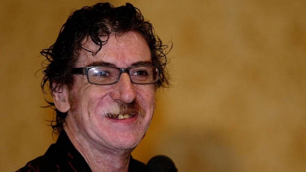 El documento lleva la firma de Charly García
