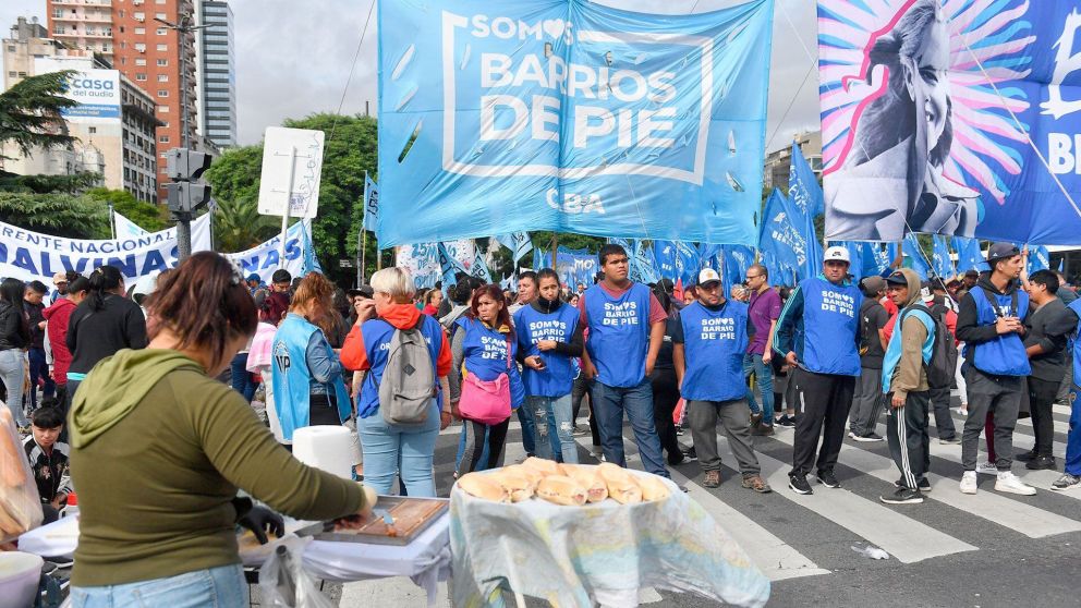 Menéndez: "Vamos a ir a pedirle al presidente una asistencia que no llega".