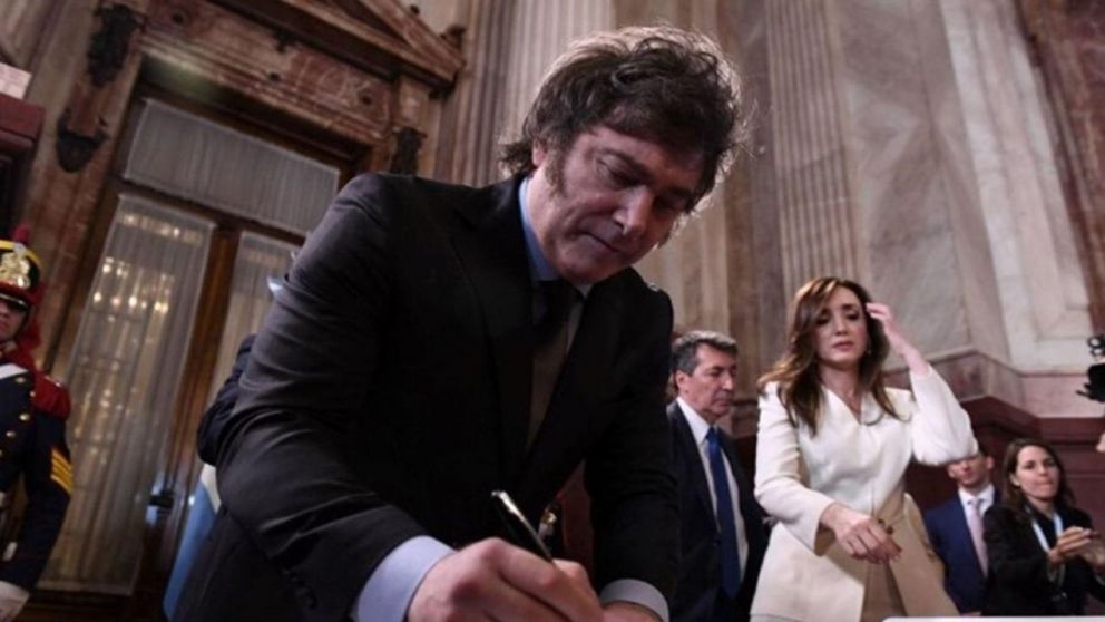 Milei convocará a extraordinarias y enviará una Ley Ómnibus